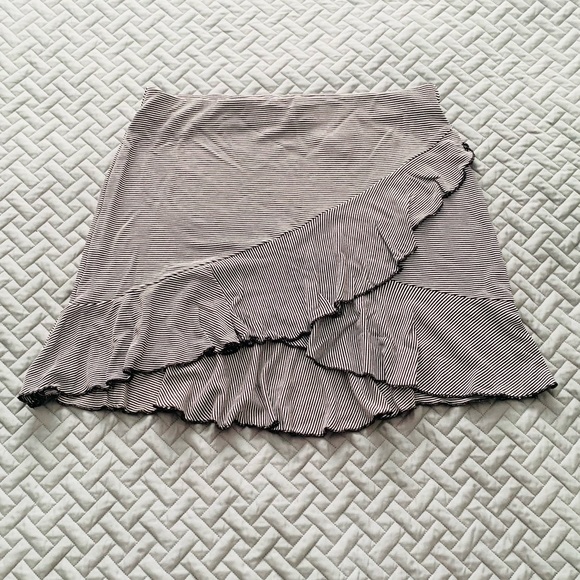 Ruffle mini skirt - Picture 1 of 4